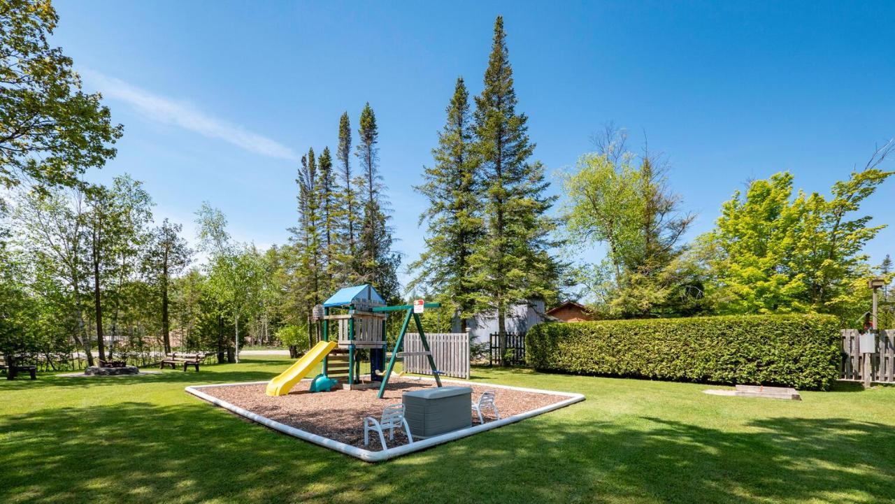 Bel Air Cottages And Motel Sauble Beach Eksteriør bilde